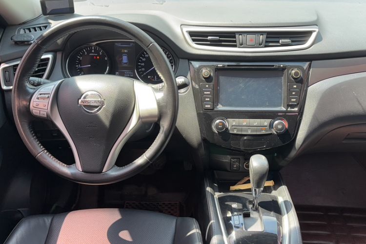 Used Nissan X-Trail 2016 2.0L CVT Smart Enjoyment Version 4WD Interior 2
