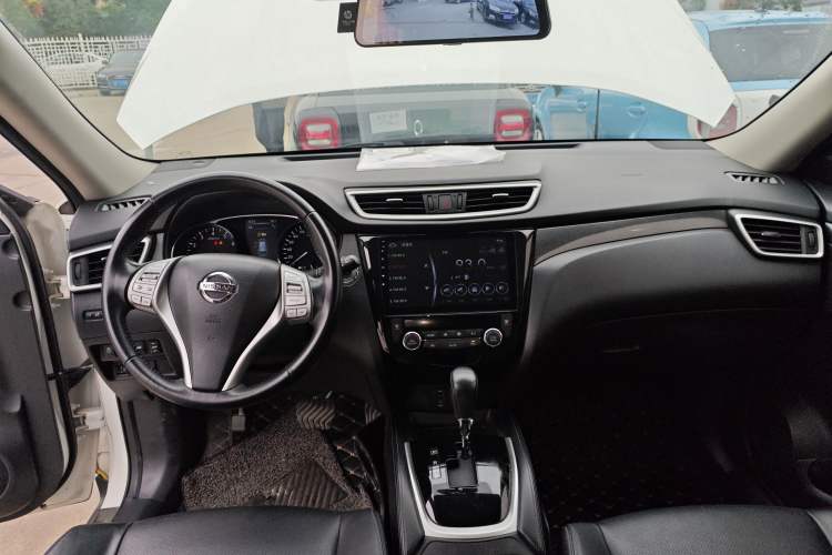 Used Nissan X-Trail 2016 2.5L CVT Sport Edition 4WD Interior 2