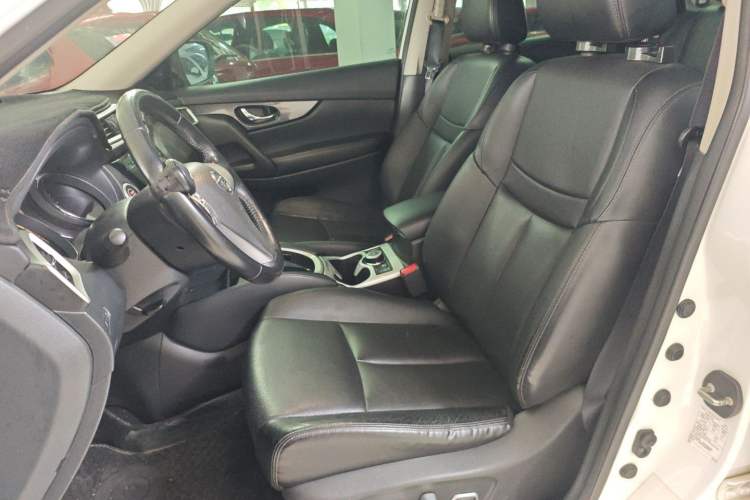 Used Nissan X-Trail 2016 2.5L CVT Sport Edition 4WD Interior 2