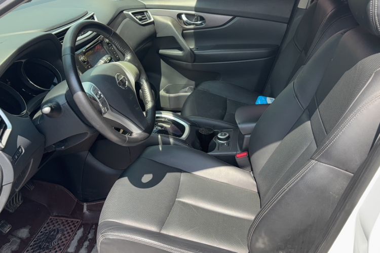 Used Nissan X-Trail 2016 2.0L CVT Smart Enjoyment Version 4WD Interior 3