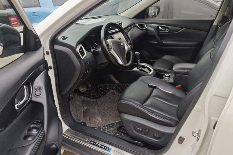 Used Nissan X-Trail 2016 2.5L CVT Sport Edition 4WD Interior 3