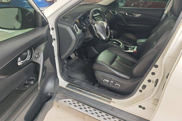 Used Nissan X-Trail 2016 2.5L CVT Sport Edition 4WD Interior 3