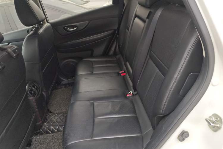 Used Nissan X-Trail 2016 2.5L CVT Sport Edition 4WD Interior 4