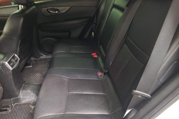 Used Nissan X-Trail 2016 2.5L CVT Sport Edition 4WD Interior 4