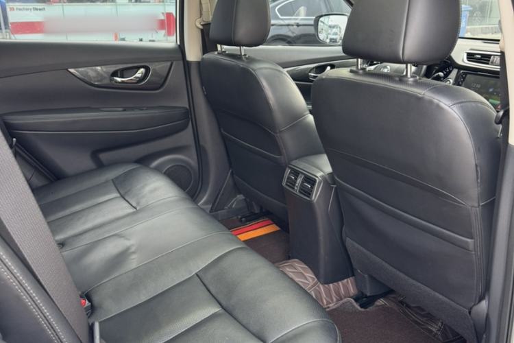 Used Nissan X-Trail 2016 2.5L CVT Sport Edition 4WD Interior 8