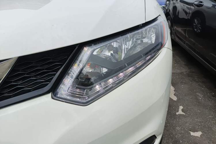 Used Nissan X-Trail 2016 2.5L CVT Sport Edition 4WD Left Front Headlight