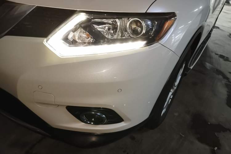 Used Nissan X-Trail 2016 2.0L CVT Smart Enjoyment Version 4WD Left Front Headlight