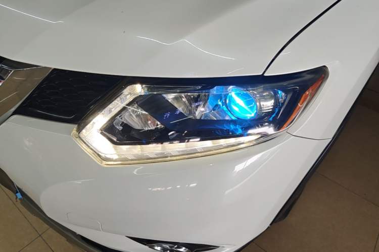 Used Nissan X-Trail 2016 2.5L CVT Sport Edition 4WD Left Front Headlight