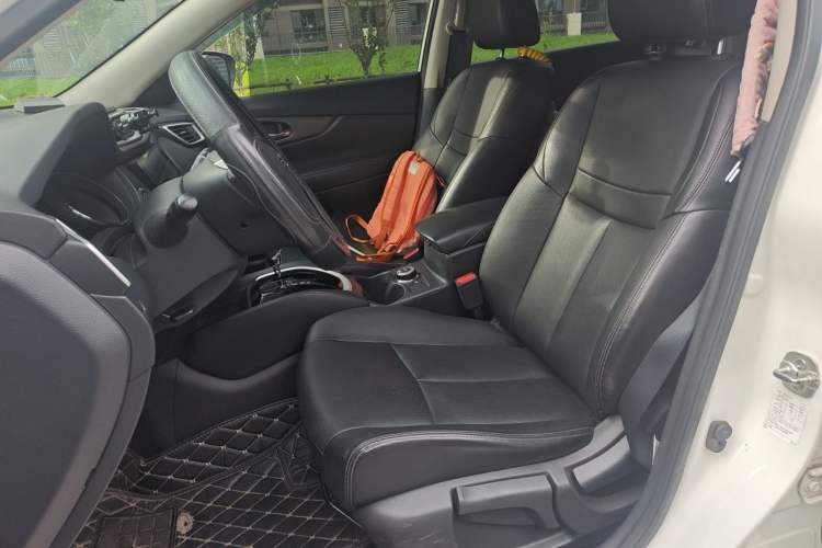 Used Nissan X-Trail 2016 2.0L CVT Smart Enjoyment Version 4WD Left Front Seat