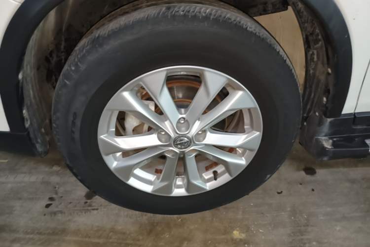 Used Nissan X-Trail 2016 2.0L CVT Smart Enjoyment Version 4WD Left Front Wheel Hub