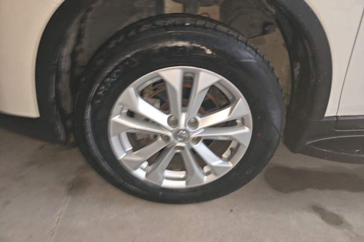 Used Nissan X-Trail 2016 2.0L CVT Smart Enjoyment Version 4WD Left Front Wheel Hub