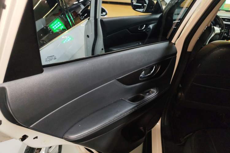 Used Nissan X-Trail 2016 2.0L CVT Smart Enjoyment Version 4WD Left Rear Door Interior