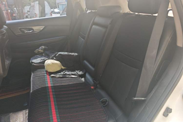 Used Nissan X-Trail 2016 2.5L CVT Sport Edition 4WD Left Rear Seat