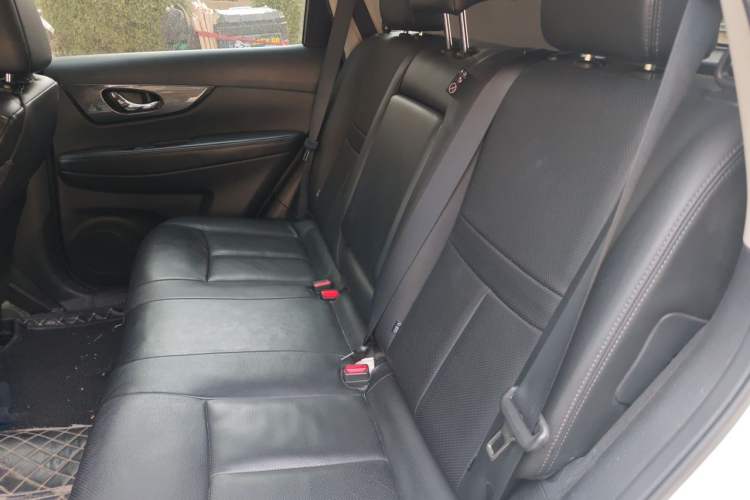 Used Nissan X-Trail 2016 2.5L CVT Sport Edition 4WD Left Rear Seat