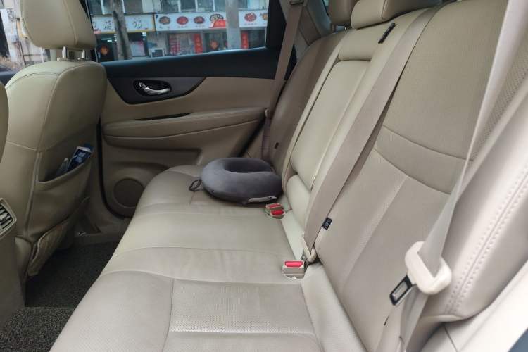 Used Nissan X-Trail 2016 2.0L CVT Smart Enjoyment Version 4WD Left Rear Seat