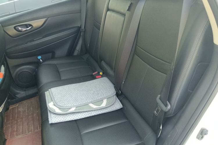 Used Nissan X-Trail 2016 2.0L CVT Smart Enjoyment Version 4WD Left Rear Seat
