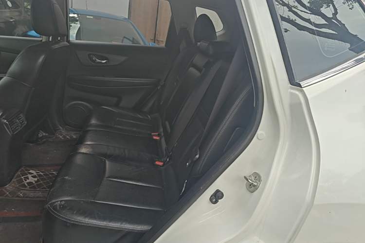 Used Nissan X-Trail 2016 2.0L CVT Smart Enjoyment Version 4WD Left Rear Seat