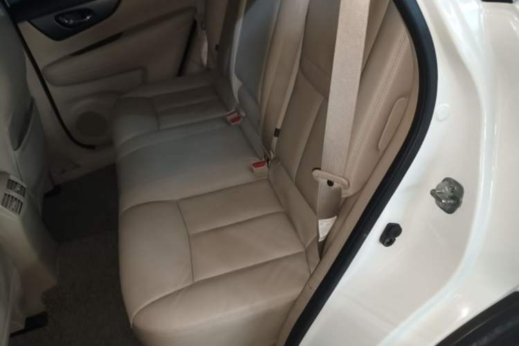 Used Nissan X-Trail 2016 2.0L CVT Smart Enjoyment Version 4WD Left Rear Seat
