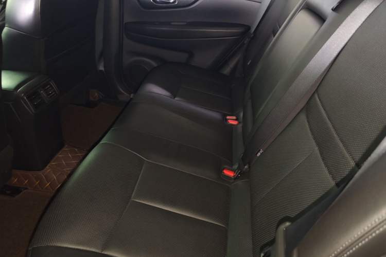 Used Nissan X-Trail 2016 2.5L CVT Sport Edition 4WD Left Rear Seat