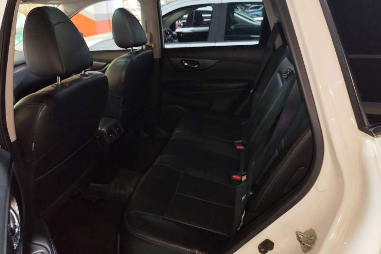 Used Nissan X-Trail 2016 2.0L CVT Smart Enjoyment Version 4WD Left Rear Seat