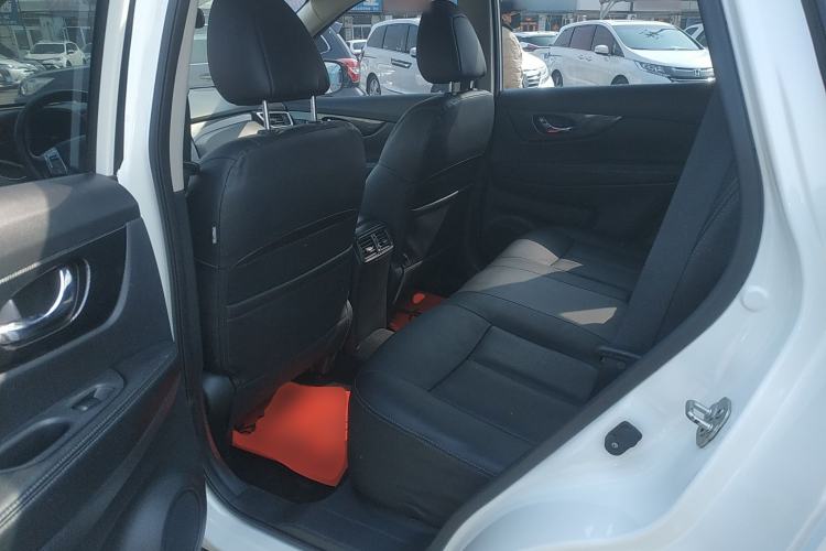 Used Nissan X-Trail 2016 2.5L CVT Sport Edition 4WD Left Rear Seat