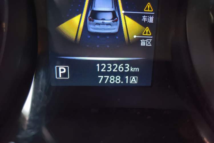 Used Nissan X-Trail 2016 2.5L CVT Sport Edition 4WD Odometer Close Up