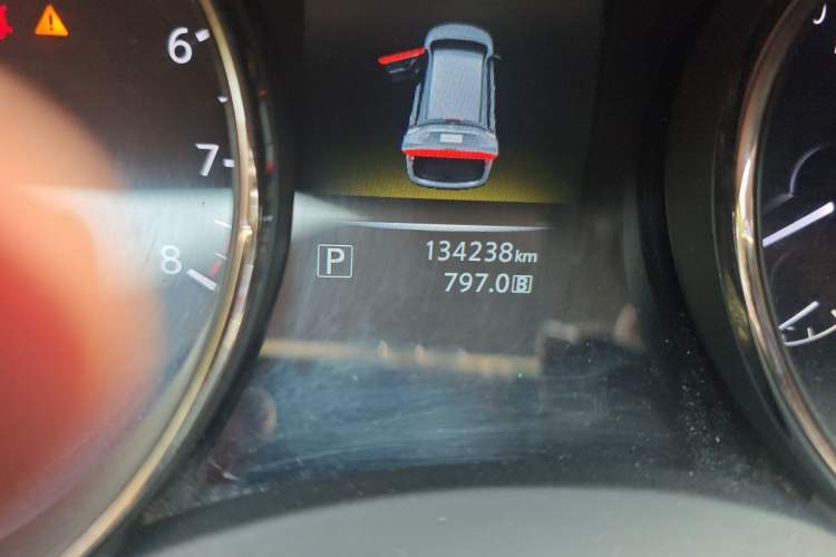 Used Nissan X-Trail 2016 2.5L CVT Sport Edition 4WD Odometer Close Up