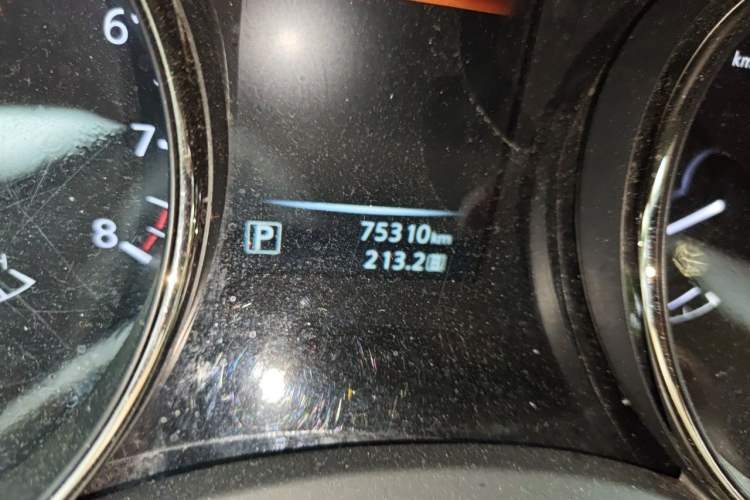 Used Nissan X-Trail 2016 2.0L CVT Smart Enjoyment Version 4WD Odometer Close Up
