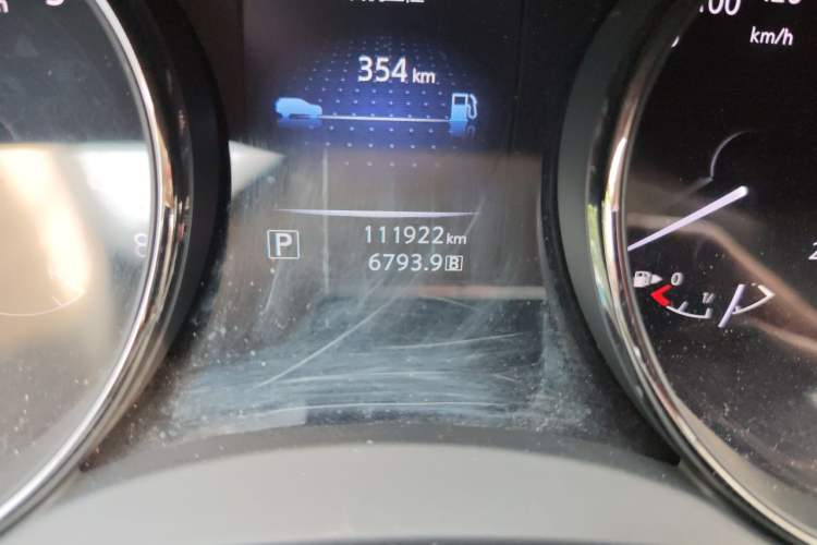 Used Nissan X-Trail 2016 2.5L CVT Sport Edition 4WD Odometer Close Up