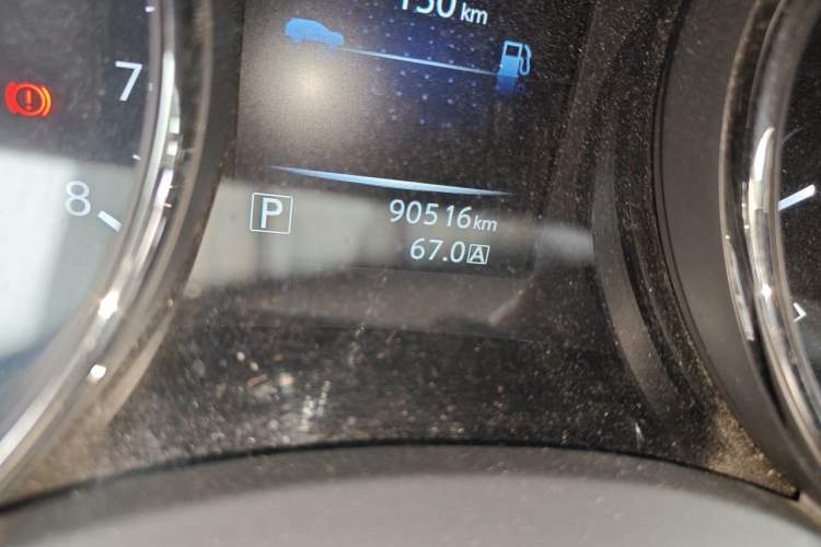 Used Nissan X-Trail 2016 2.5L CVT Sport Edition 4WD Odometer Close Up