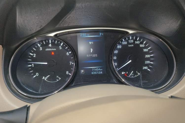 Used Nissan X-Trail 2016 2.0L CVT Smart Enjoyment Version 4WD Odometer Close Up