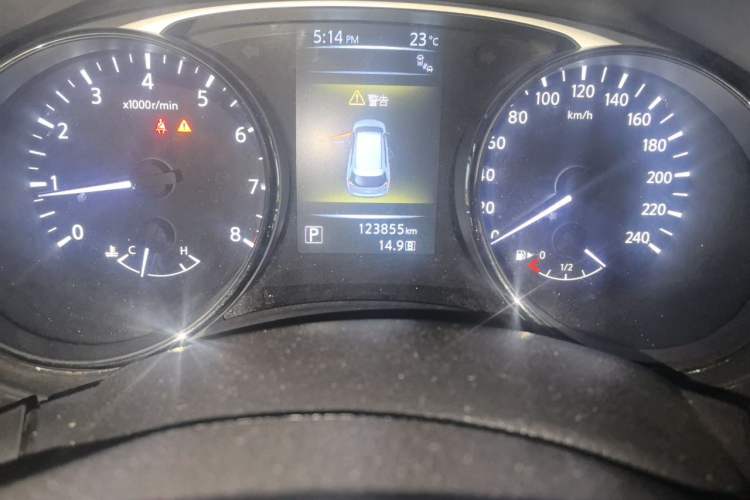 Used Nissan X-Trail 2016 2.5L CVT Sport Edition 4WD Odometer Close Up