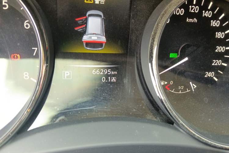 Used Nissan X-Trail 2016 2.0L CVT Smart Enjoyment Version 4WD Odometer Close Up