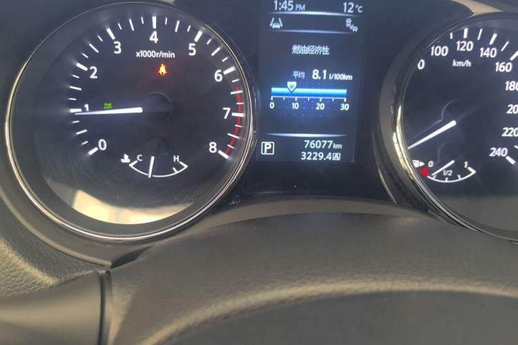 Used Nissan X-Trail 2016 2.5L CVT Sport Edition 4WD Odometer Close Up