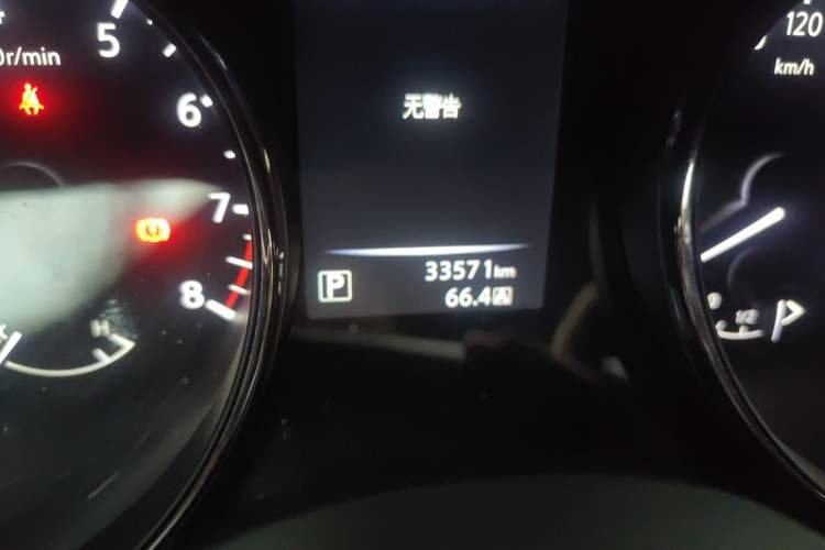Used Nissan X-Trail 2016 2.5L CVT Sport Edition 4WD Odometer Close Up