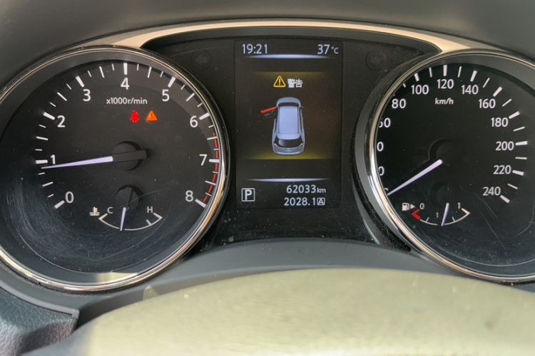 Used Nissan X-Trail 2016 2.0L CVT Smart Enjoyment Version 4WD Odometer Close Up