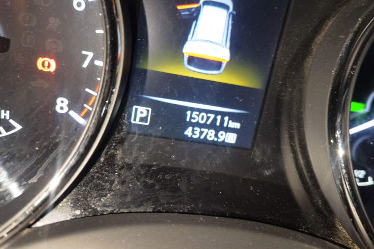 Used Nissan X-Trail 2016 2.0L CVT Smart Enjoyment Version 4WD Odometer Close Up