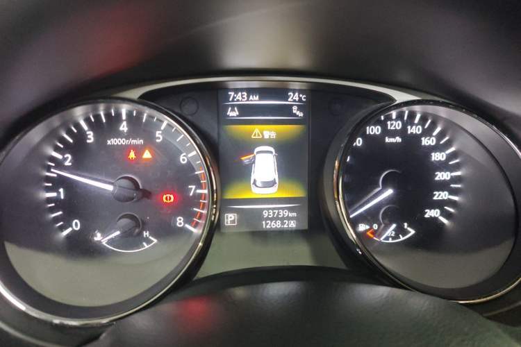 Used Nissan X-Trail 2016 2.5L CVT Sport Edition 4WD Odometer Close Up