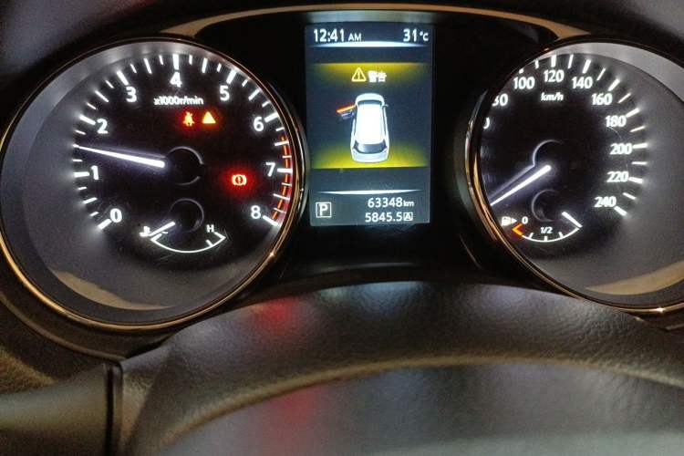 Used Nissan X-Trail 2016 2.0L CVT Smart Enjoyment Version 4WD Odometer Close Up
