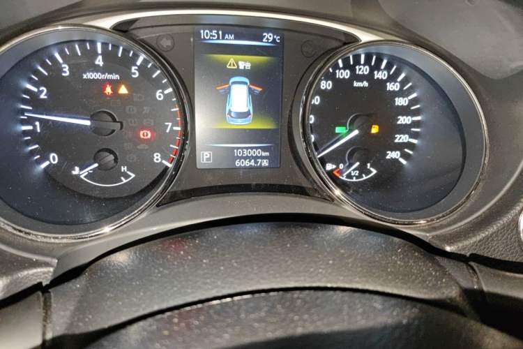 Used Nissan X-Trail 2016 2.0L CVT Smart Enjoyment Version 4WD Odometer Close Up