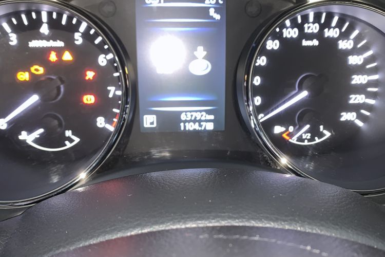 Used Nissan X-Trail 2016 2.5L CVT Sport Edition 4WD Odometer Close Up