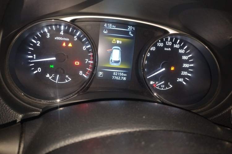 Used Nissan X-Trail 2016 2.5L CVT Sport Edition 4WD Odometer Close Up