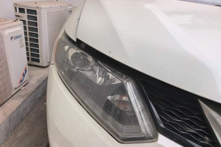 Used Nissan X-Trail 2016 2.5L CVT Sport Edition 4WD Right Front Headlight