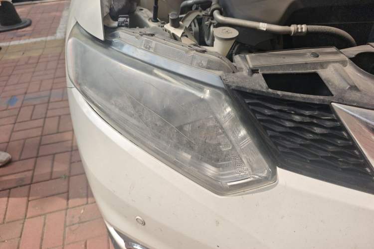 Used Nissan X-Trail 2016 2.5L CVT Sport Edition 4WD Right Front Headlight