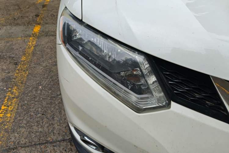 Used Nissan X-Trail 2016 2.0L CVT Smart Enjoyment Version 4WD Right Front Headlight