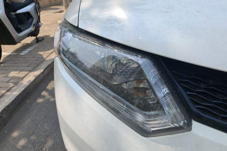 Used Nissan X-Trail 2016 2.5L CVT Sport Edition 4WD Right Front Headlight