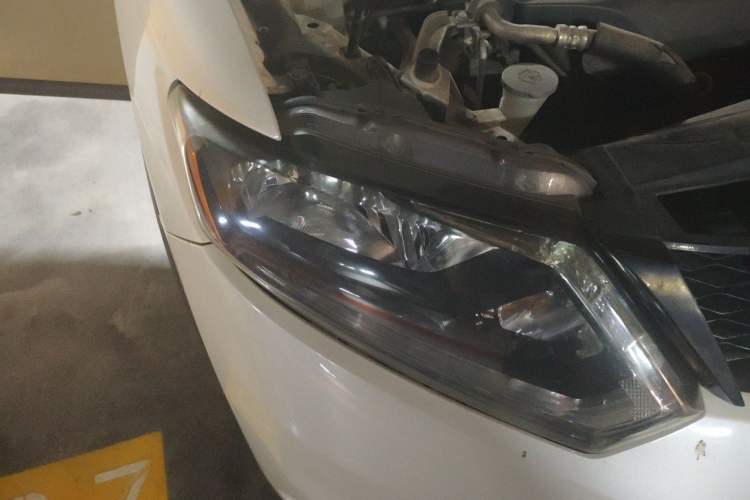 Used Nissan X-Trail 2016 2.0L CVT Smart Enjoyment Version 4WD Right Front Headlight