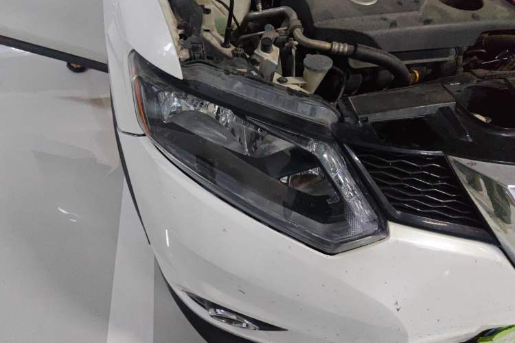Used Nissan X-Trail 2016 2.0L CVT Smart Enjoyment Version 4WD Right Front Headlight