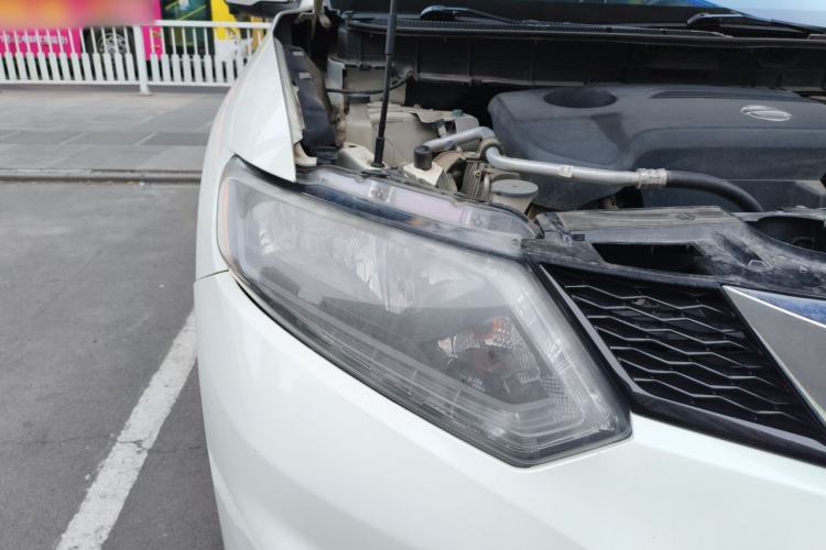 Used Nissan X-Trail 2016 2.5L CVT Sport Edition 4WD Right Front Headlight