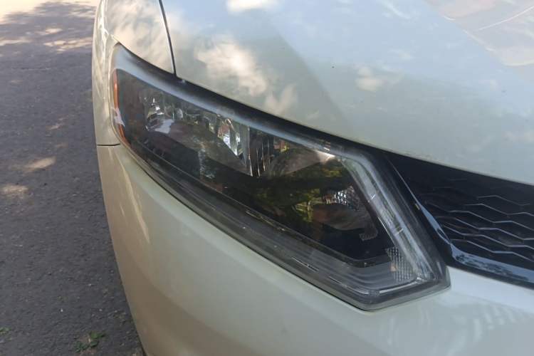 Used Nissan X-Trail 2016 2.0L CVT Smart Enjoyment Version 4WD Right Front Headlight